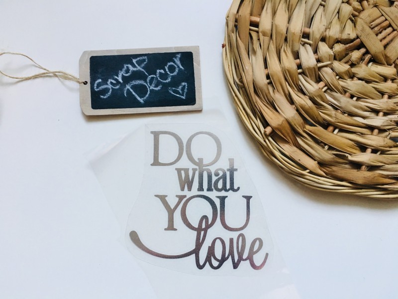 Напис Do what you love (термотрансферна срібло фоіл)